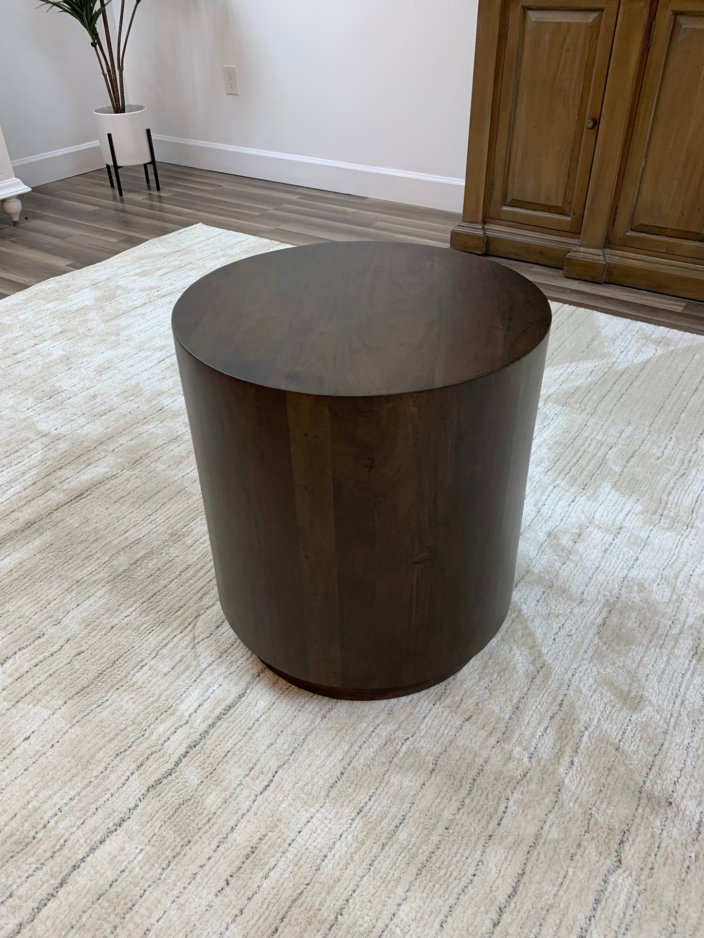 Malcolm Acacia 20" Round End Table - Natural + Black