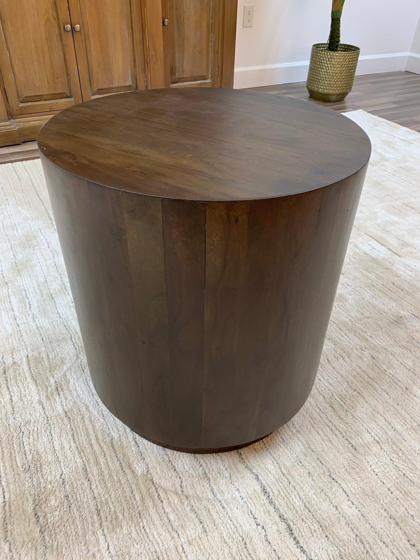 Malcolm Acacia 20" Round End Table - Natural + Black