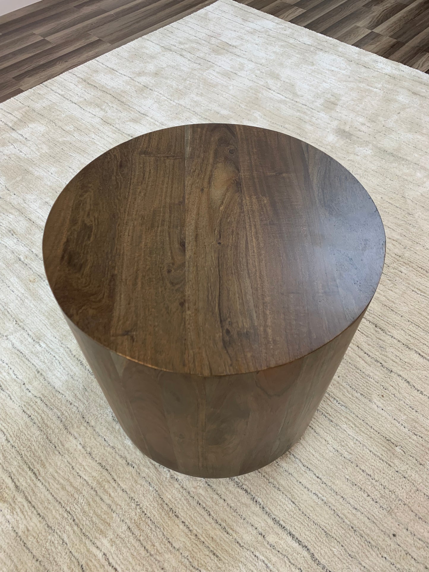 Malcolm Acacia 20" Round End Table - Natural + Smoke